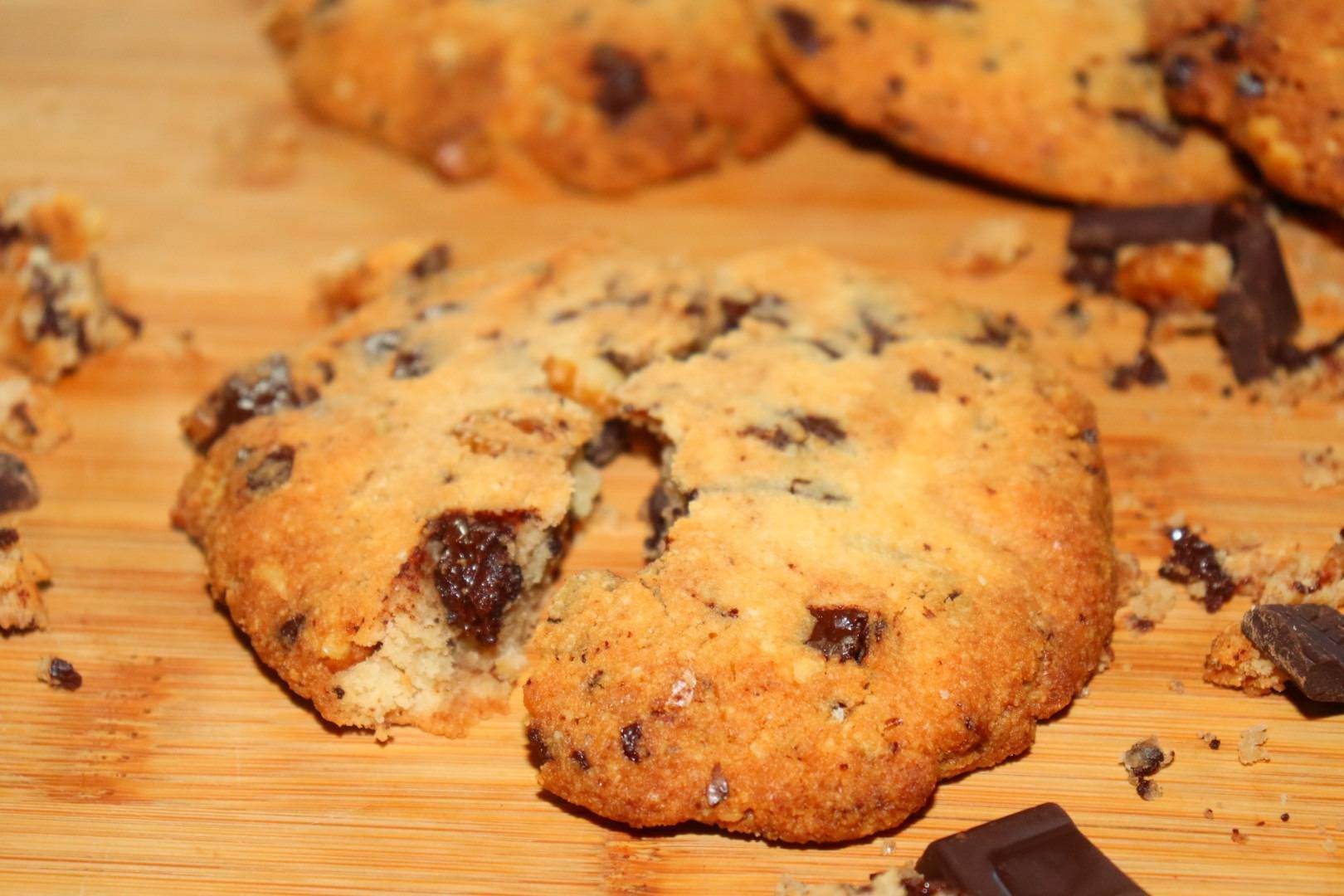 LCHF Chocolate Chip Cookies