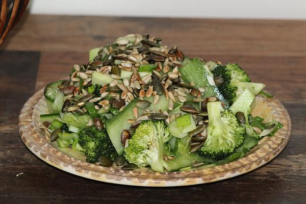 Ramslök och broccolisallad