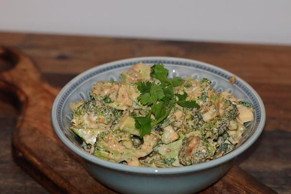 Asiatisk broccolisallad